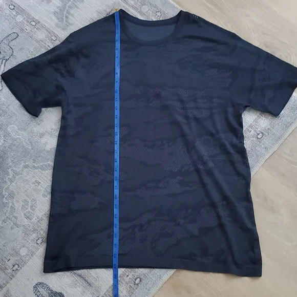 Lululemon Camo Short Sleeve Athletic Shirt Top SzXL - Picture 5 of 8